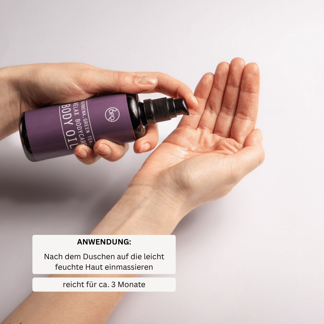 Anwendung des RELAX BODYCARE Körperöls auf feuchter Haut nach dem Duschen, spendet Feuchtigkeit und reicht für ca. 3 Monate.