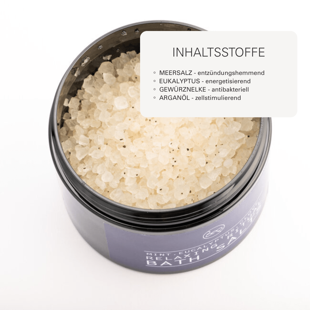 Offene Dose RELAXING RITUAL Badesalz mit grobem Meersalz und Inhaltsstoffen wie Eukalyptus, Gewürznelke und Arganöl – ideal für Haut und Sinne.
