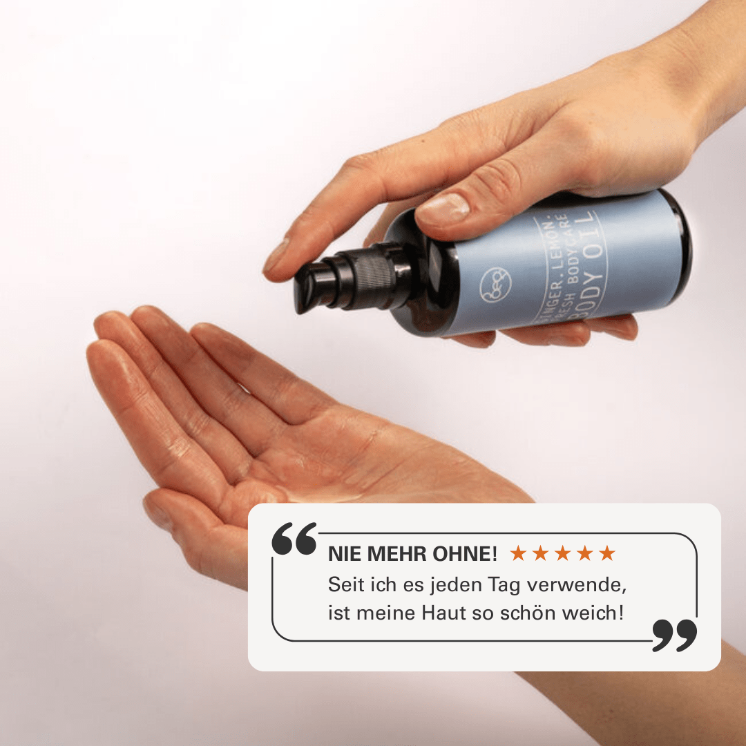 Anwendung des Körperöls - Straffendes Hautpflegeöl | Aprikosen-, Argan-, Mandelöl auf der Handfläche mit Kundenbewertung für weiche Haut.